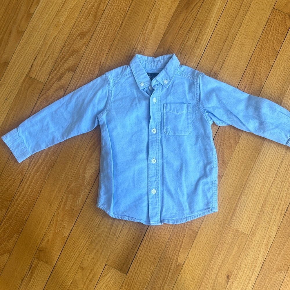 LIKE NEW The Children’s Place blue chambray button up oxford, long sleeve shirt